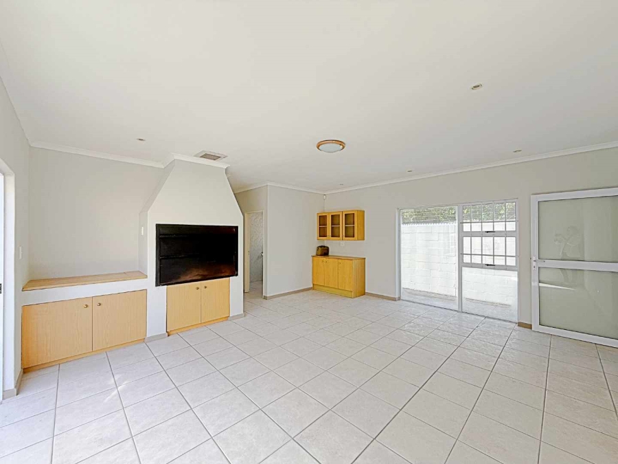 4 Bedroom Property for Sale in Middedorp Western Cape